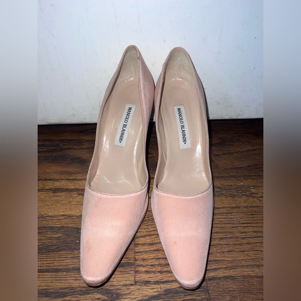 Authentic Manolo Blahnik Blush Pink Pointed-Toe Pumps